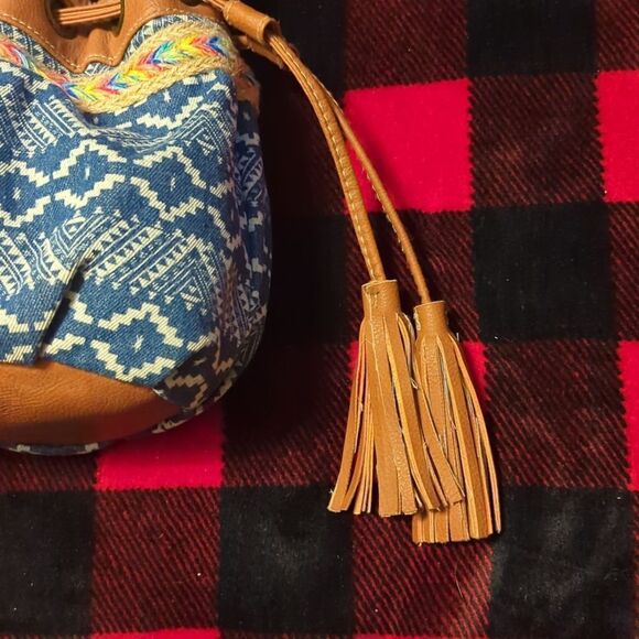 Claire's tassel dre string bucket bag crossbody purse Boho - Picture 3 of 11